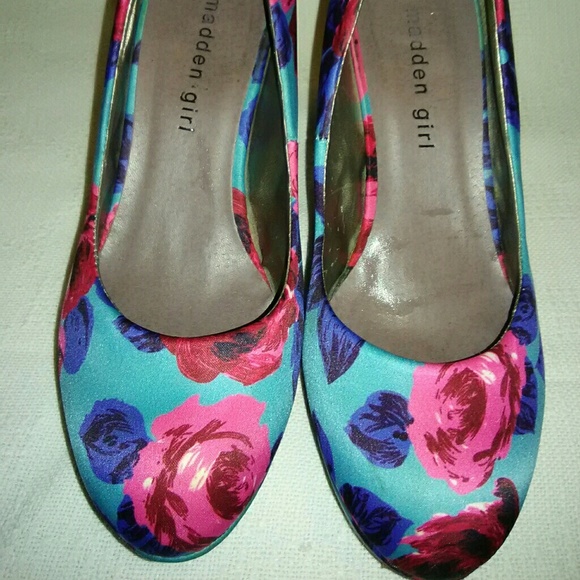 💕EUC Madden girl rose print platform wedges - Picture 4 of 7
